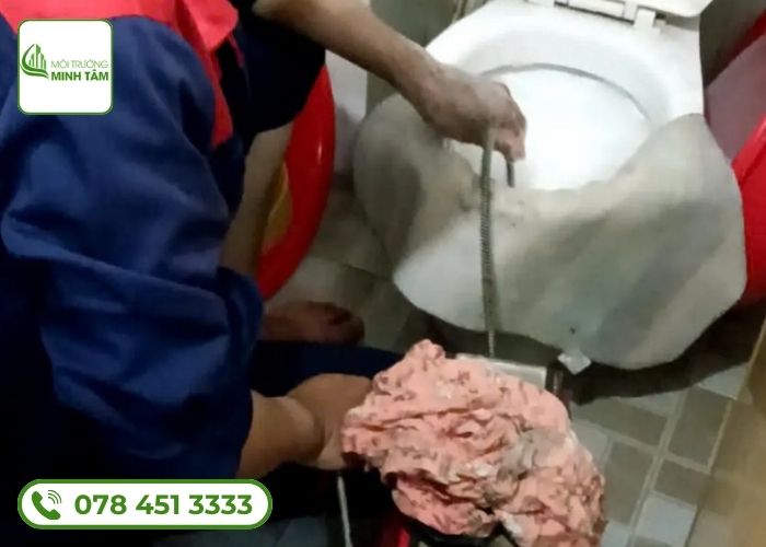 Thông tắc bồn cầu tại Gia Bình, Bắc Ninh - Nhanh gọn, chuyên nghiệp 15 thong-tac-bon-cau-tai-gia-binh (5)
