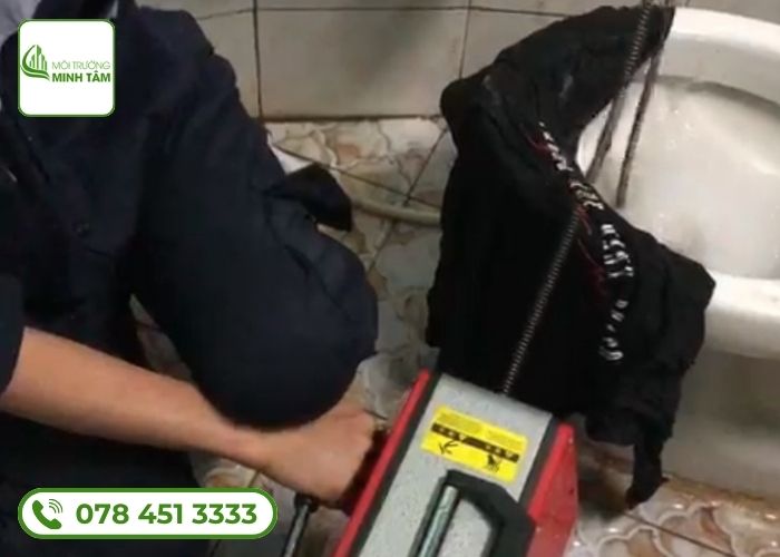 Thông tắc bồn cầu tại Tiên Du, Bắc Ninh - Sạch tận gốc, giá niêm yết 17 thong-tac-bon-cau-tai-tien-du (8)
