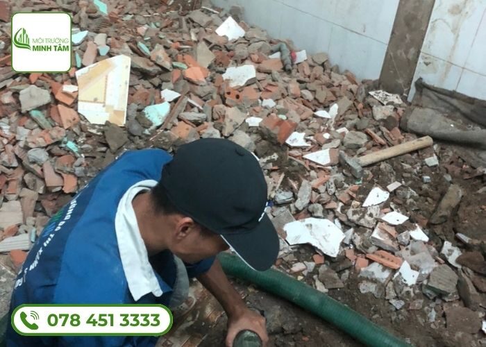 Hút bể phốt tại Ý Yên, Nam Định - Tận tâm, sạch sẽ, giá rẻ 11 hut-be-phot-tai-y-yen (3)