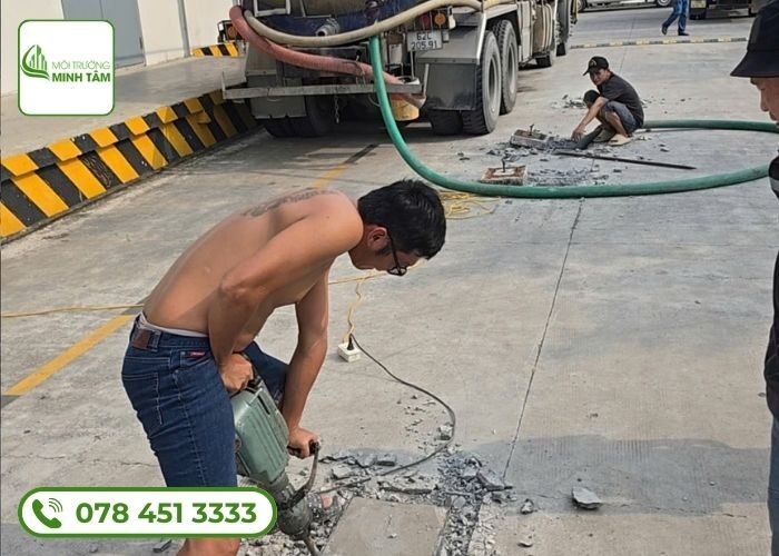 Hút hầm cầu phường An Khánh – Giá từ 300K, bảo hành 5 năm 14 hut-ham-cau-phuong-an-khanh (2)