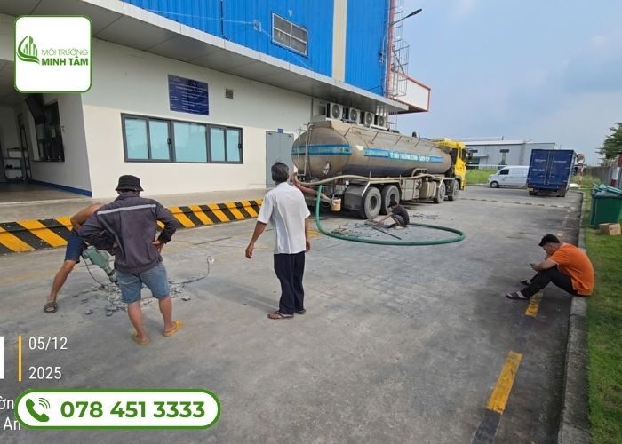 Hút hầm cầu Thủ Thiêm, kín mùi, bảo hành 5 năm, 24/7 13 hut-ham-cau-thu-thiem (2)