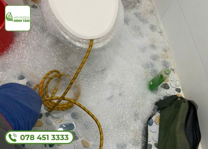 Thông bồn cầu nghẹt phường Bến Nghé, Quận 1 - Đảm bảo sạch, giá ưu đãi 11 thong-bon-cau-nghet-phuong-ben-nghe (4)