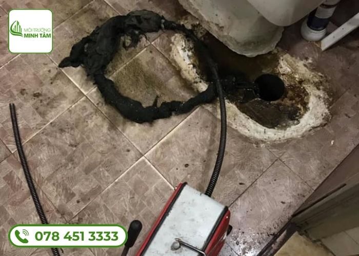 Thông tắc bồn cầu tại Định Hóa, Thái Nguyên - Bảo hành 1 năm 11 thong-tac-bon-cau-tai-dinh-hoa (4)