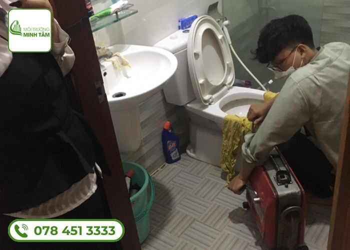 Thông tắc bồn cầu tại Đồng Hỷ, Thái Nguyên - Giá rẻ, có mặt nhanh 13 thong-tac-bon-cau-tai-dong-hy (5)