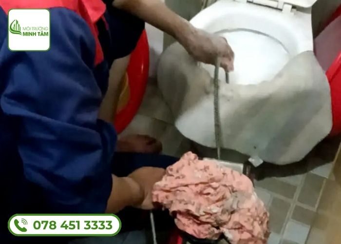 Thông tắc bồn cầu tại Phú Lương, Thái Nguyên - Thợ tận nơi sau 30 phút 9 thong-tac-bon-cau-tai-phu-luong (2)