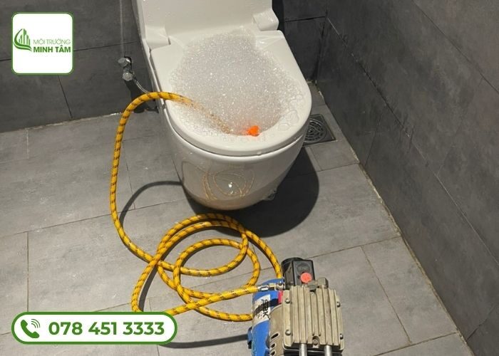 Thông tắc bồn cầu tại Yên Thế, Bắc Giang - Có Mặt 15 Phút, Giá Rẻ 12 thong-tac-bon-cau-tai-yen-the (5)