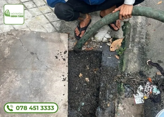 Hút hầm cầu Phường 12 Quận 3 – Xử lý không gây mùi hôi 7 hut-ham-cau-phuong-12-quan-3