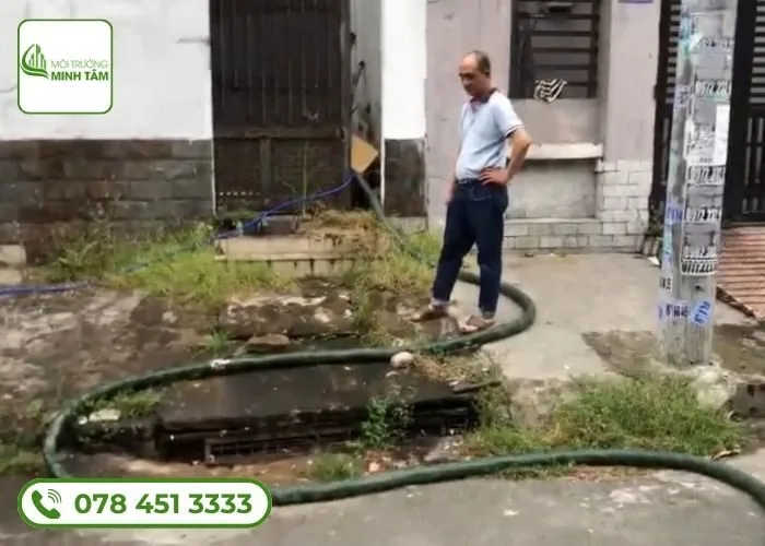 Hút hầm cầu Phường 15 Quận 4 – Bảo hành 60 tháng 8 hut-ham-cau-phuong-15-quan-4 (2)