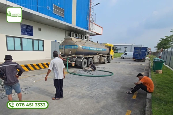 Hút hầm cầu Phước Long, Bình Phước ✓ Giá rẻ, có mặt ngay 17 hut-ham-cau-phuoc-long (7)